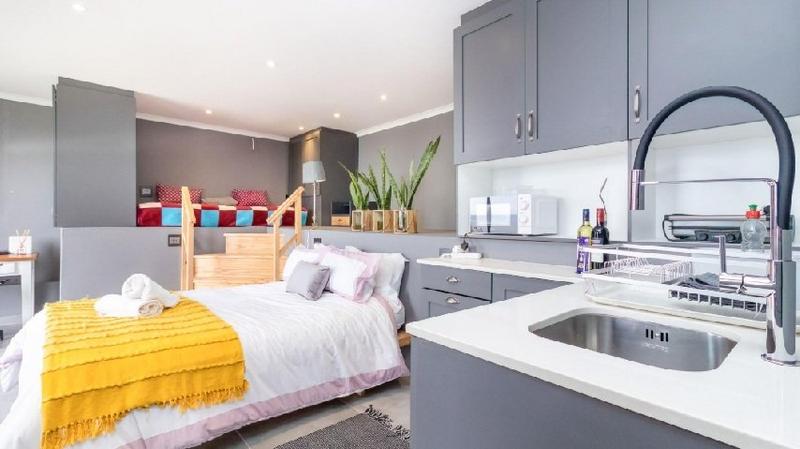 6 Bedroom Property for Sale in Kleinbaai Western Cape